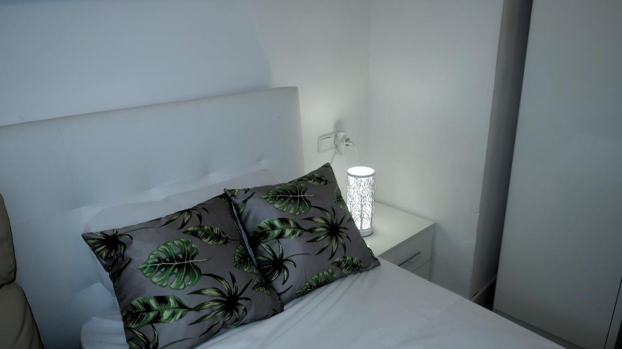 Entire Apartment , 2 Bedrooms Newly Remodeled Center Sitges Barcelona ภายนอก รูปภาพ